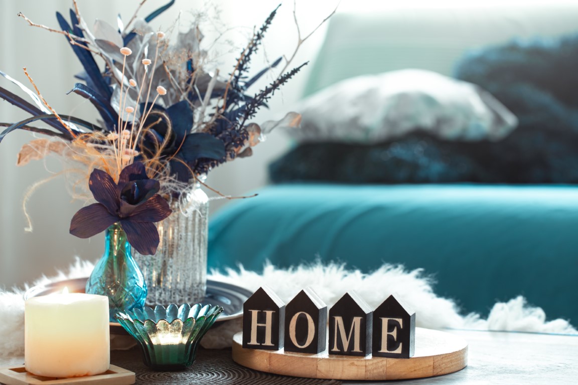 Still life in blue tones, with wooden inscription home and decorative elements, in the living room .